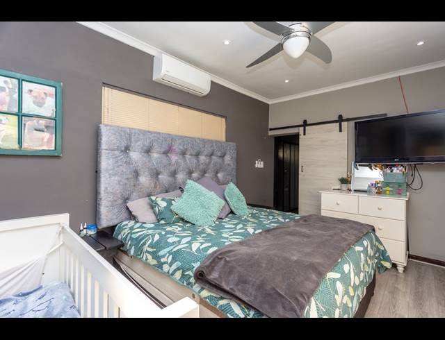 5 BEDROOM HOUSE FOR SALE IN OAKDALE